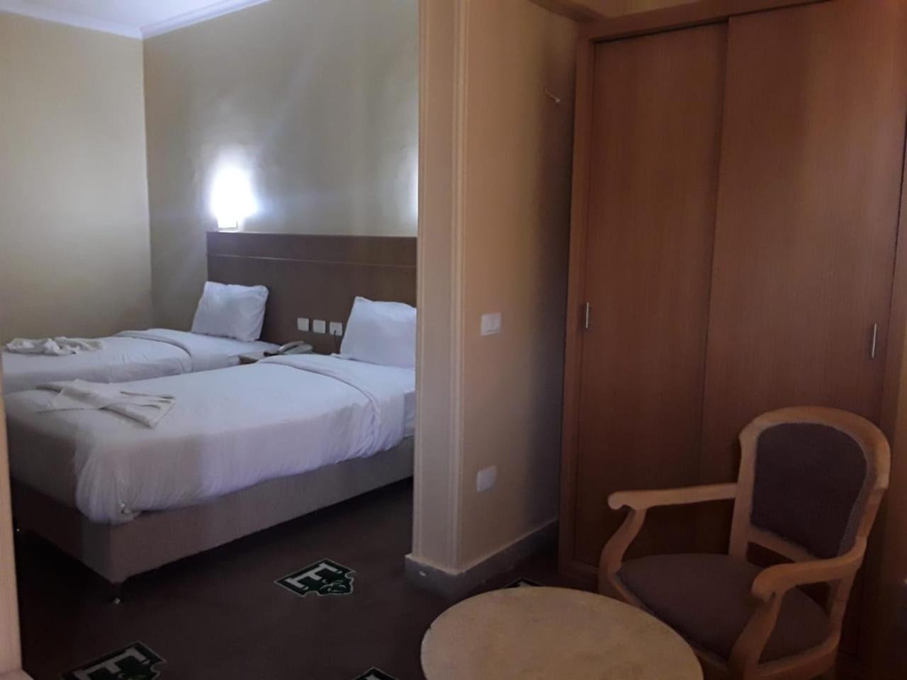 Regency Hotel 기자 외부 사진